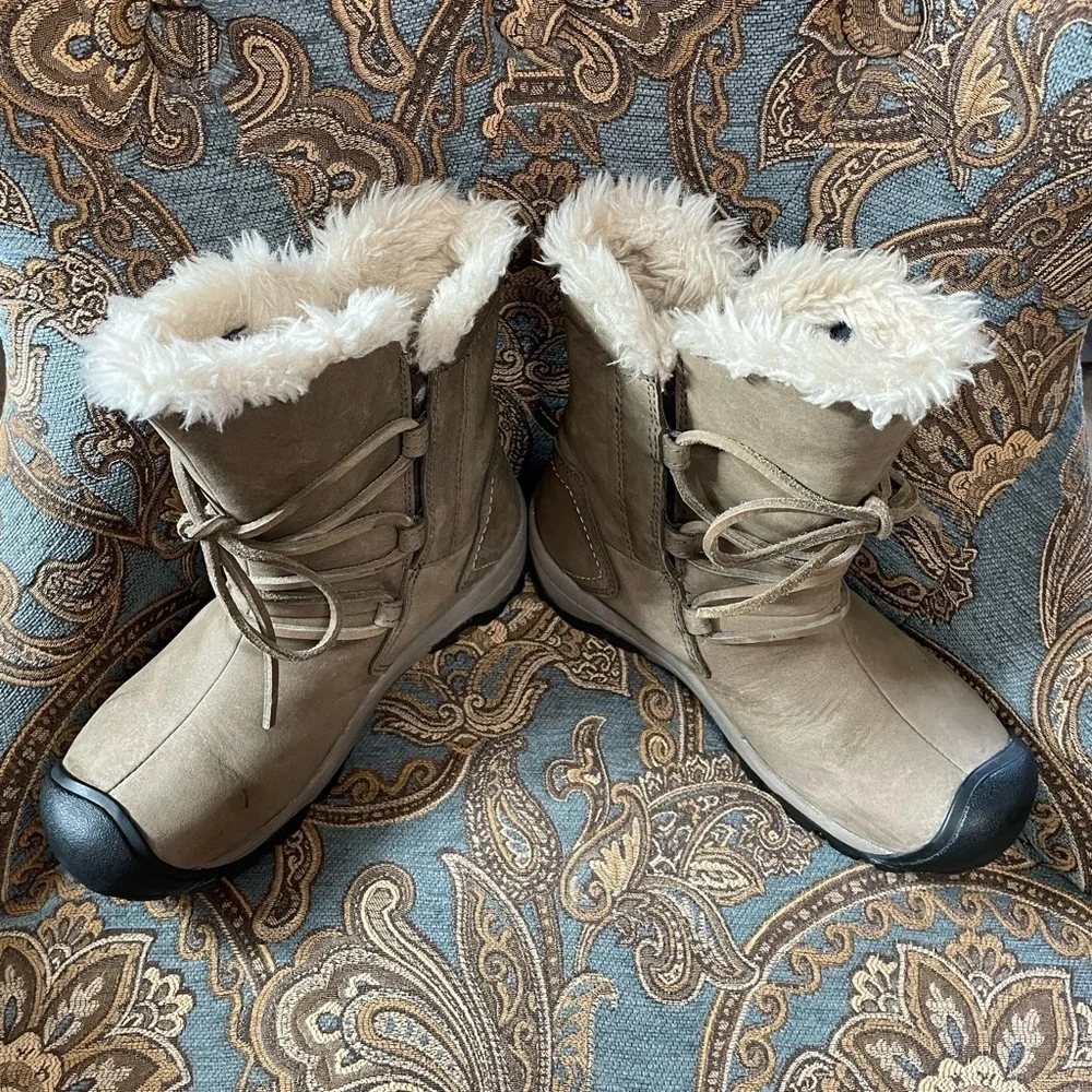 Keen Women's Waterproof Mid-Calf Winter Boots - Faux Fur Trim - Size 5/6  ❄️
